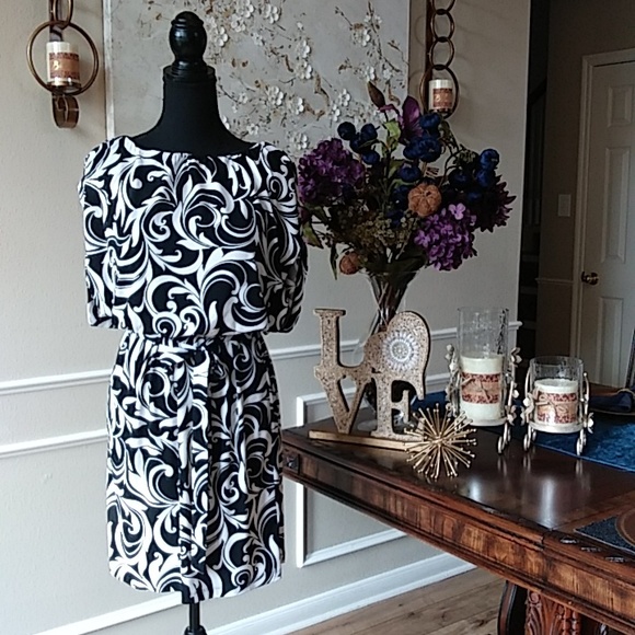 NWOT Black And White Belted Mini Dress By Enfocus Studio. Size 6 - Picture 10 of 17